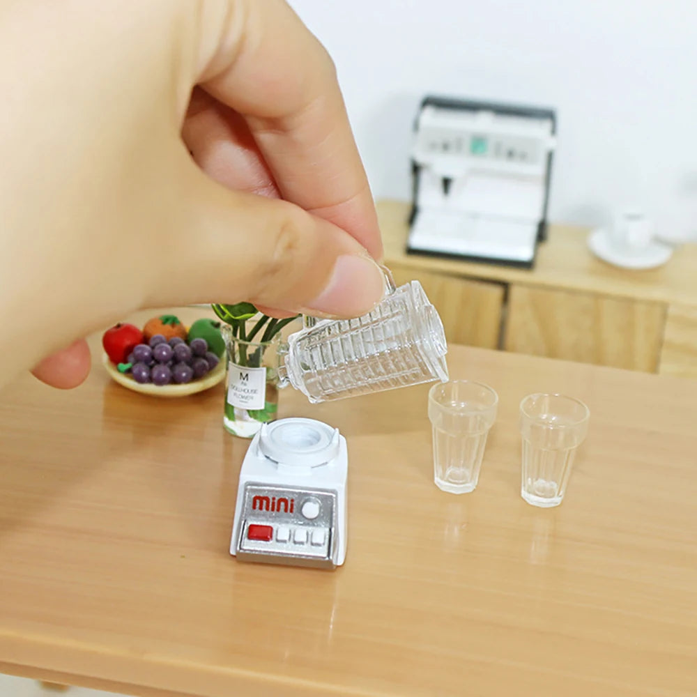 1Pcs 1/12 Dollhouse Miniature Accessories Mini Juicer Simulation