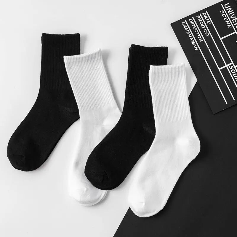 6 Pairs Middle Tube Socks For Men Solid Colour In White and Black