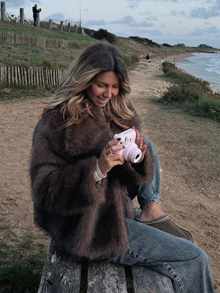 Retro Collar Long Sleeved Buttons Women's Faux Fur Coats Winter Thick